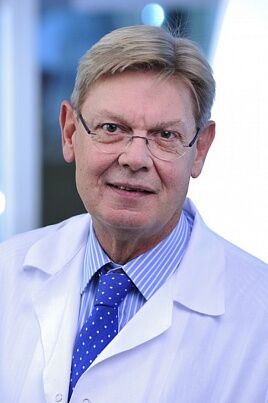 Doctor Urologist Manuel Bartosik